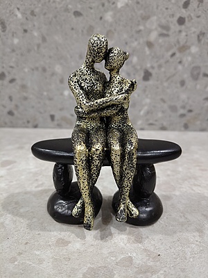 Romantic Couple Figurines Sculpture-03