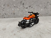 1:18 Scale Custom "Speed" Series Cruiser Motorcycle1