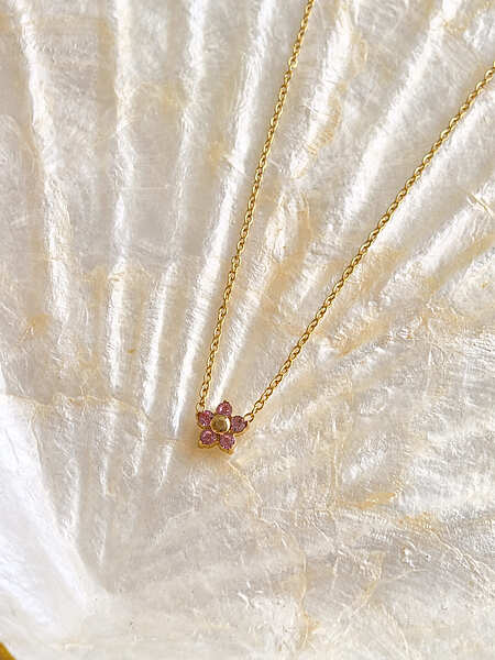 Rosé Daisy Necklace
