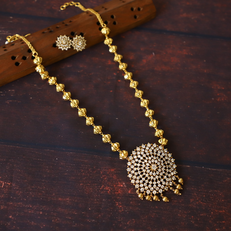 Unique round design with ad stone neckpiece