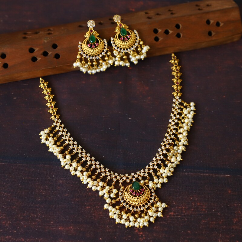 Pearl type Neckpiece
