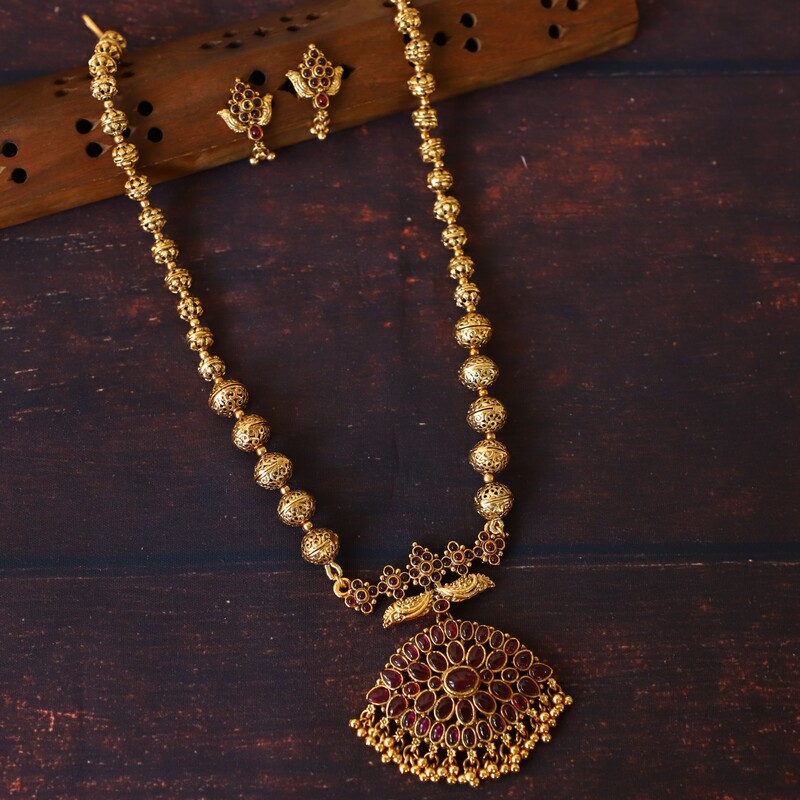 Traditional Lakshmi Pendent With Design Neck Piece