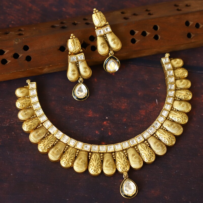 Marvelous Engraved Design Neckiece