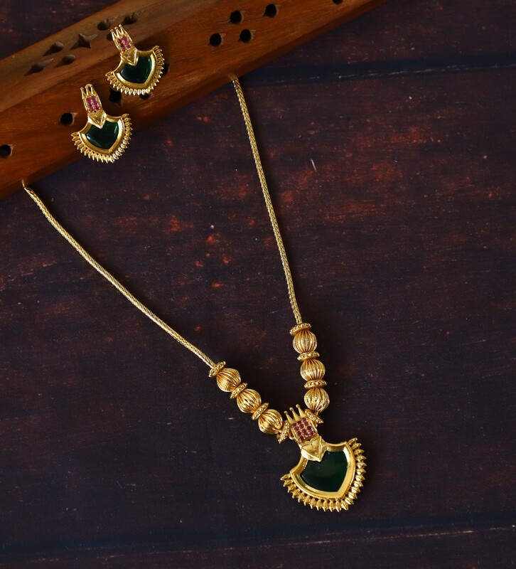 Gold finish flora design with stone neckpiece
