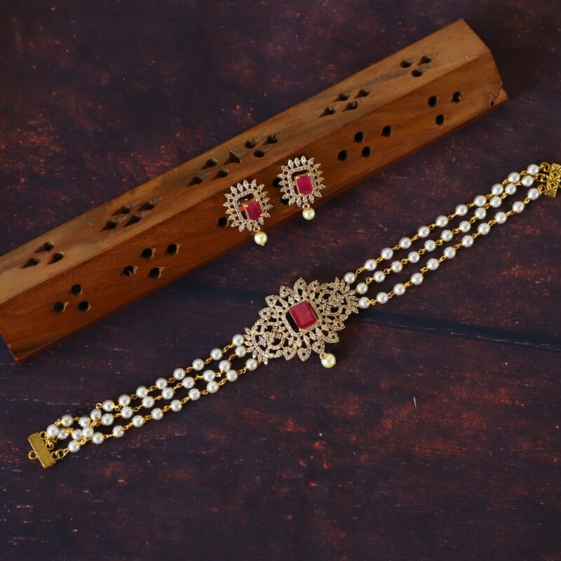 Fashionable  AD choker