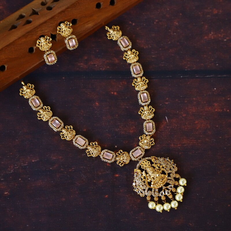Lakshmi with Stone Desgin Neckpiece with Earing