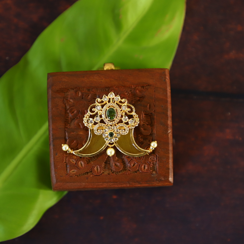 GOLDEN COLOR PENDENT