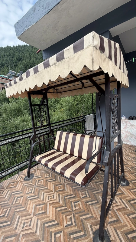 V777 Gateway to Himalayas Manali Chiyyal post office Isha Thakur Manali