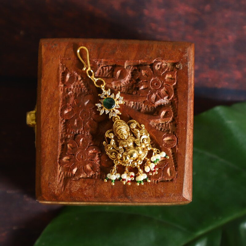 Green rain drop Lakshmi tikka piece