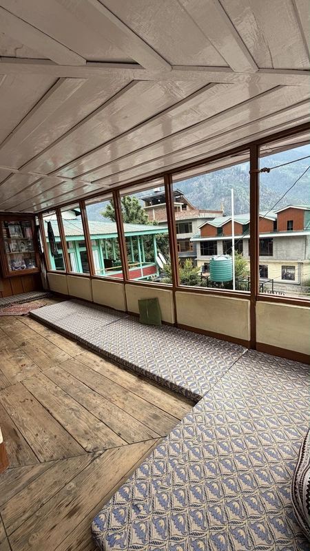 V777 Gateway to Himalayas Manali Chiyyal post office Isha Thakur Manali