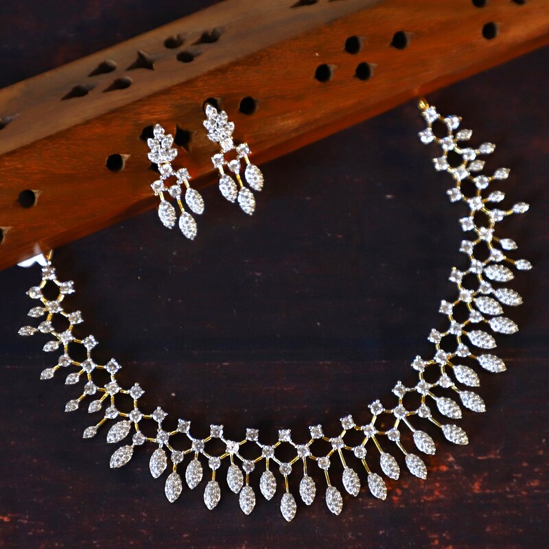 DIAMOND LOOK AD STONE NECK SET