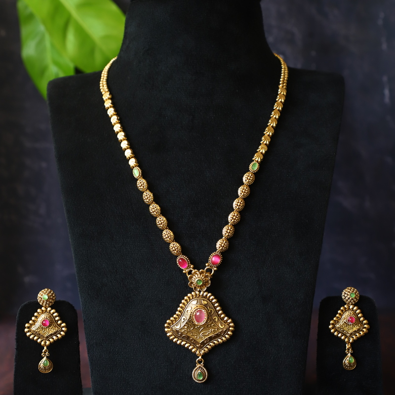 TRADITIONAL GOLD FINISHING LONG HARAM