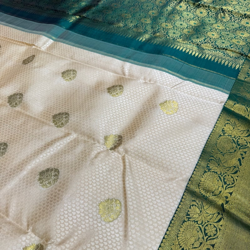 Dial White Kanchipuram with Drama Green