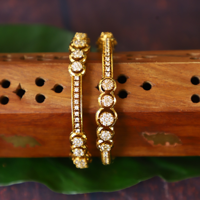 ANTIC Liara ad stone bangle