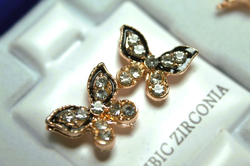 Ear Pin 02