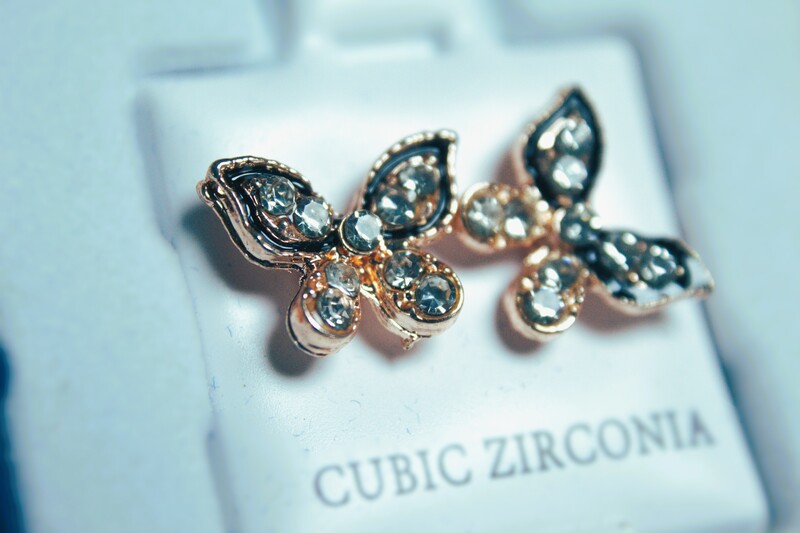 Ear Pin 02