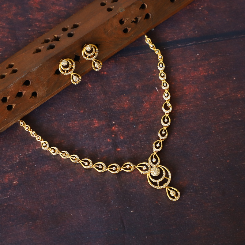 Simple gold finishing neck piece