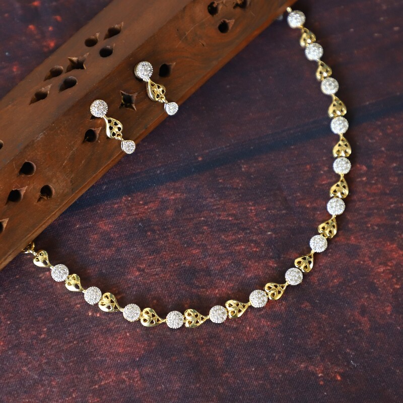 flower with leaf diamond Nickpiece