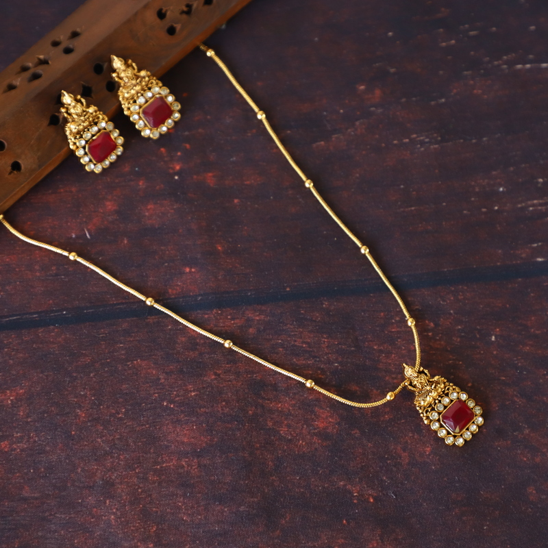 Emetald temple coolection simple chain