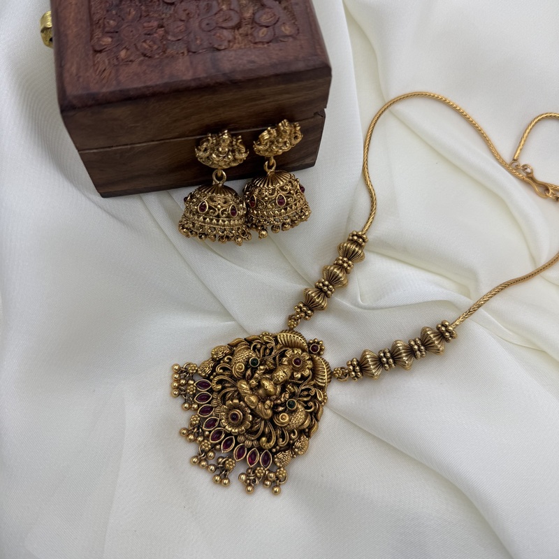 SARVABHUTAHITAPRADA NECK SET