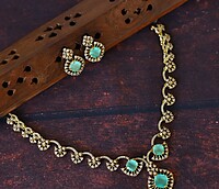 GEMSTONE NECK SET