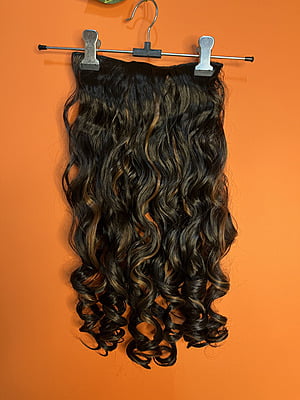 Medium length curled hair extention