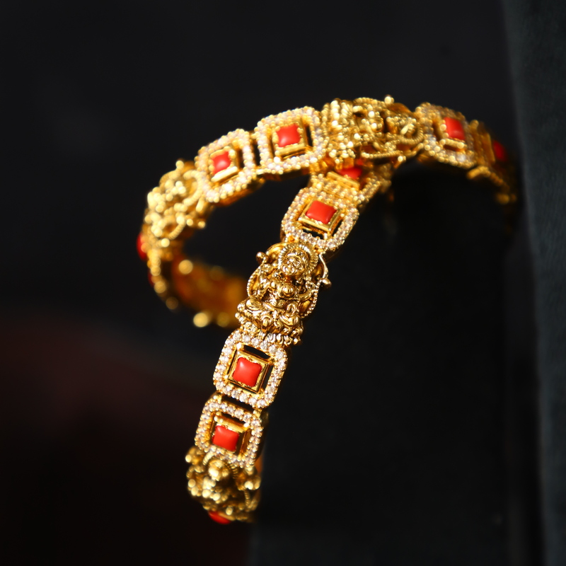 Peacock designed trendy antic Bangle