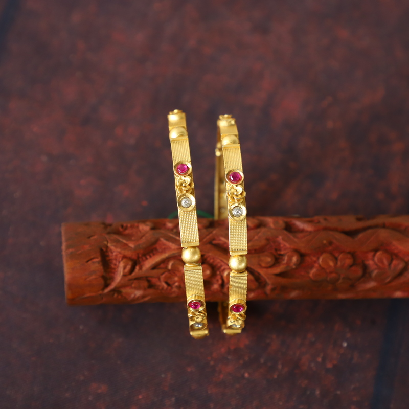 Trendy rose design bangle