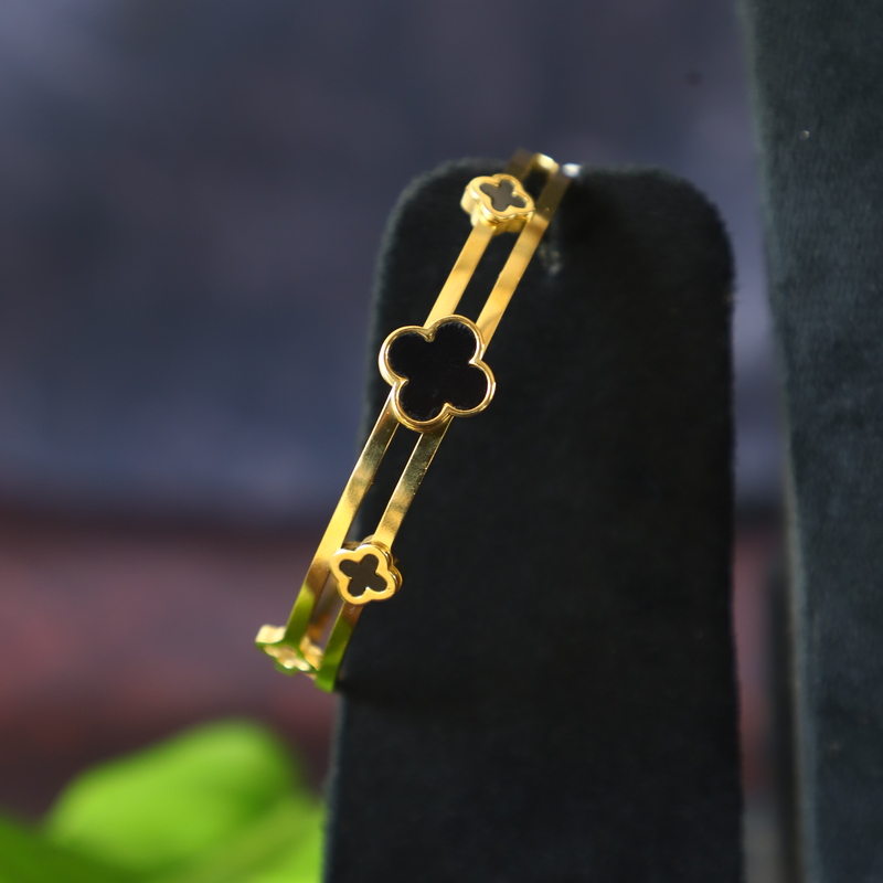 unique design  gold braclet