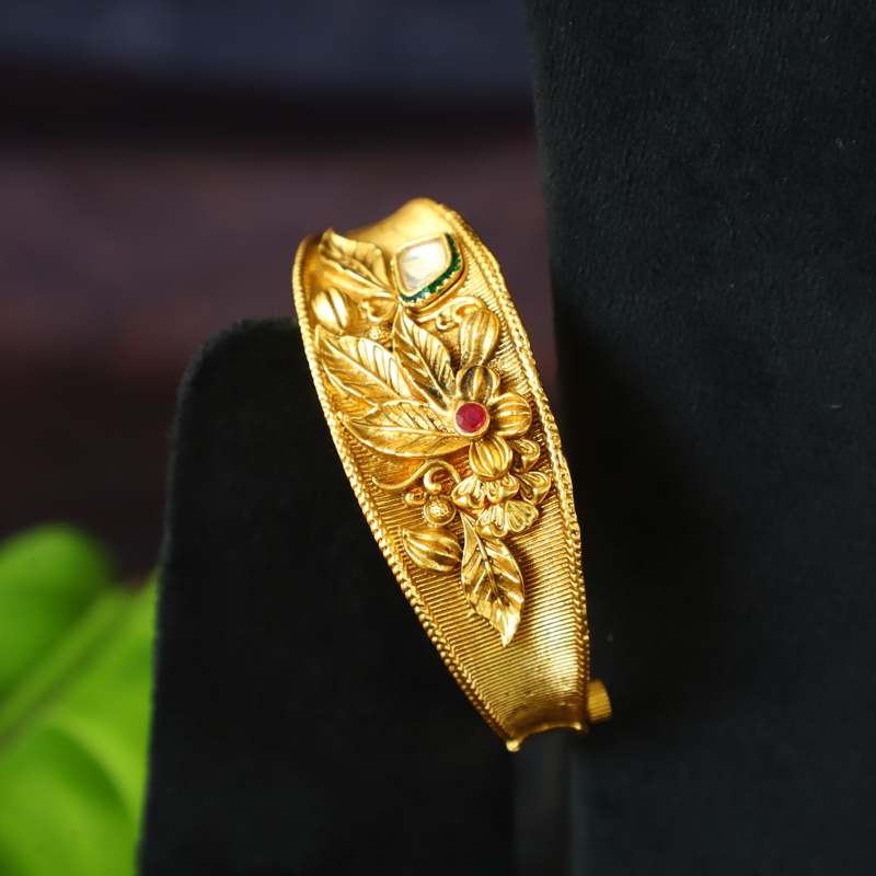 Antique Kundan Design Bracelet