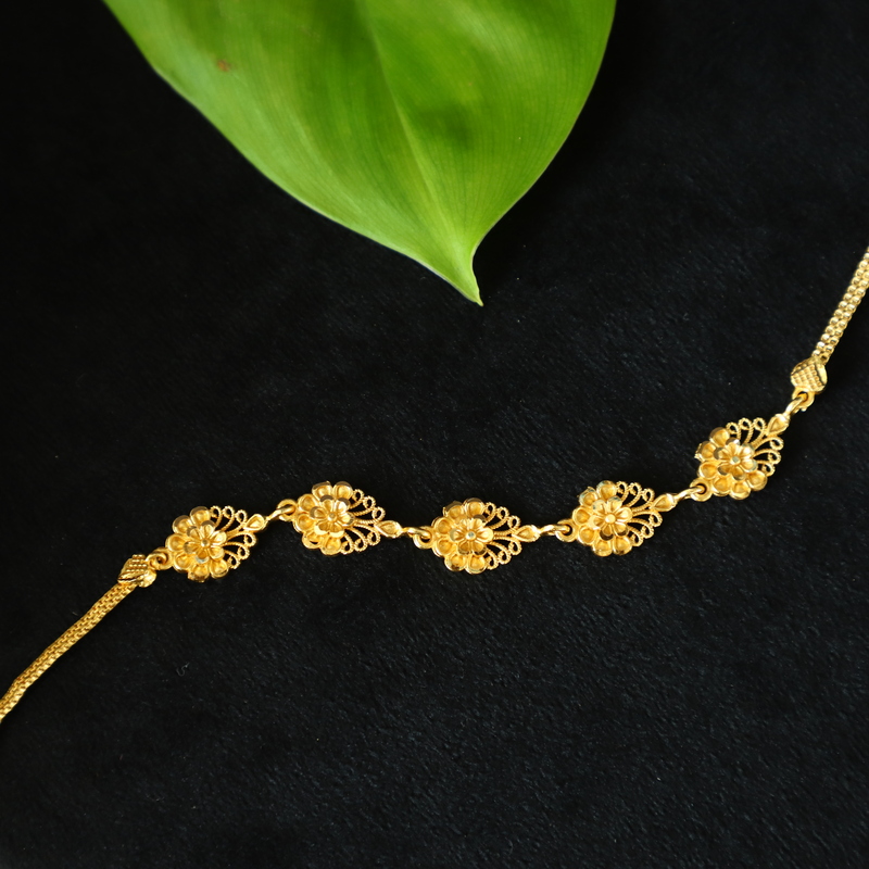 Twinkling Elegant gold Bracelet