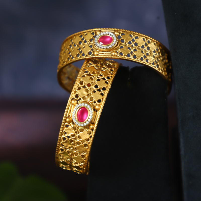 Oval Stone with Antic Finish Bangle Set