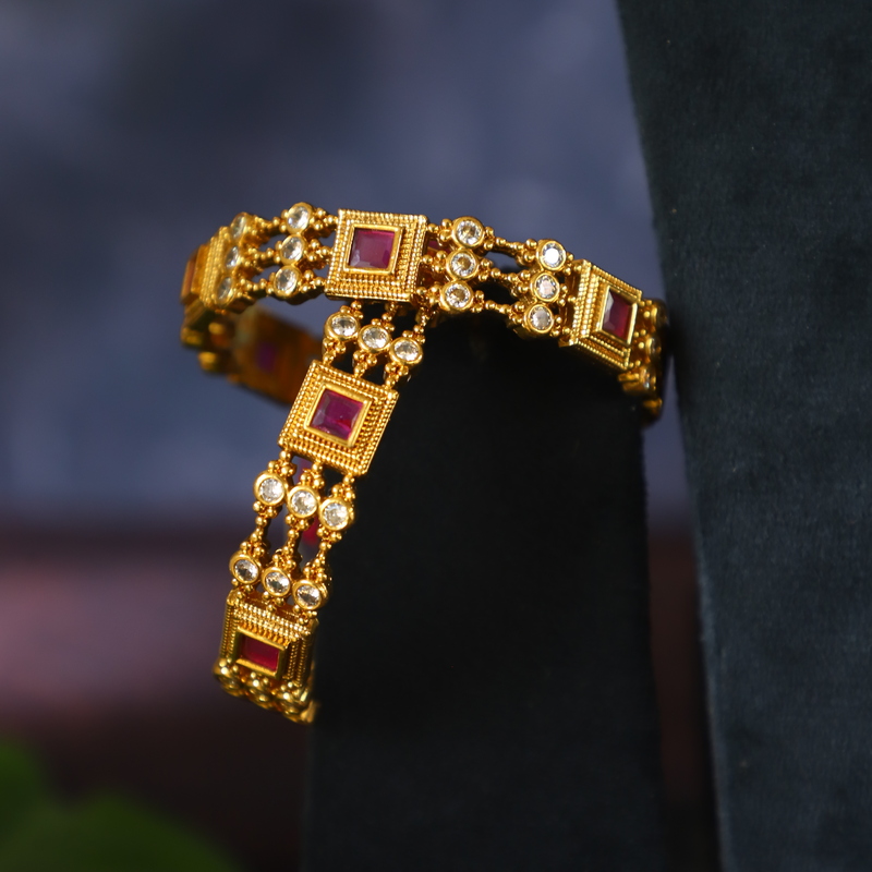SQUARE DESIGN STONE  ANTIQUE BANGLE7