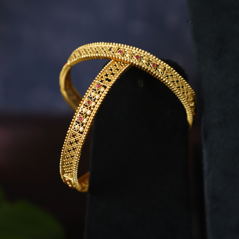 Traditional unique design bangle