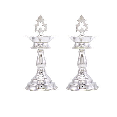 Traditional Kuthu Vilakku