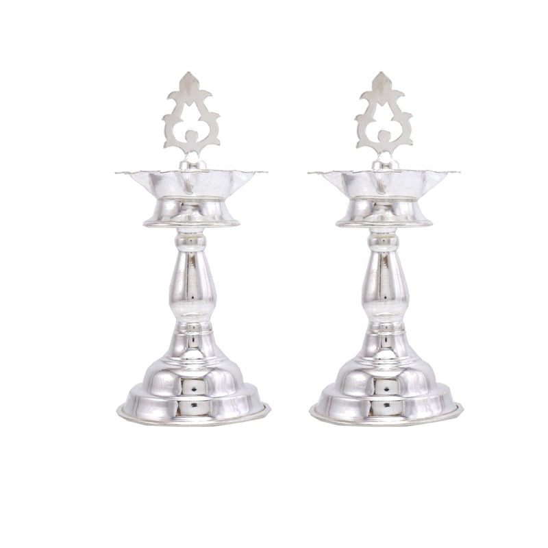 Traditional Kuthu Vilakku