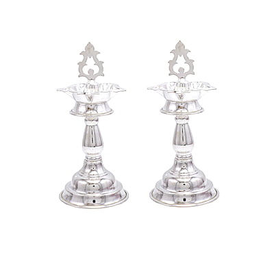 Traditional Kuthu Vilakku