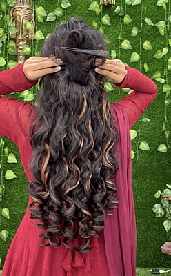 Medium length curled hair extension Type 1