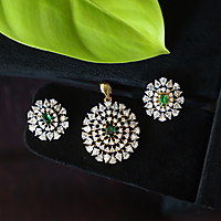 round with diamond stone pendant set