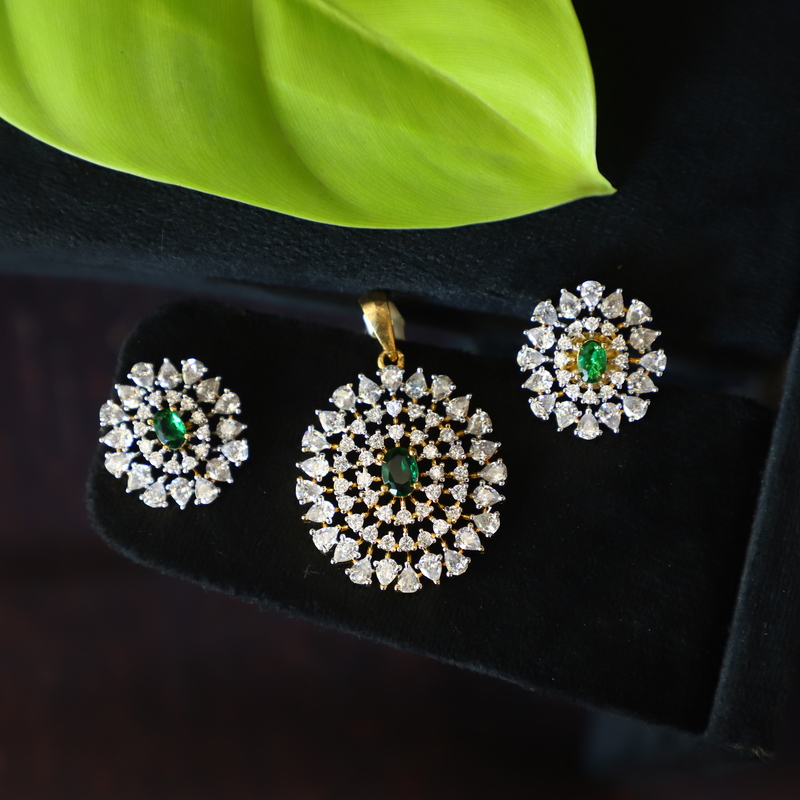 round with diamond stone pendant set