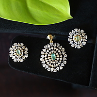 round with diamond stone pendant set