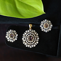 round with diamond stone pendant set