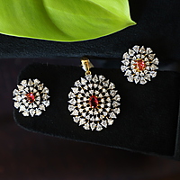 round with diamond stone pendant set