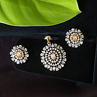 round with diamond stone pendant set