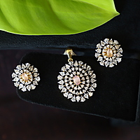 round with diamond stone pendant set