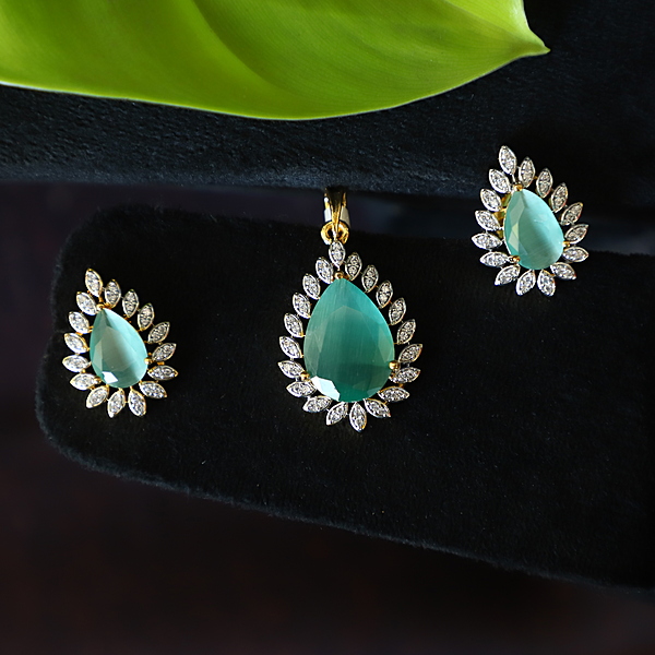 kopuram type diamond pendant earring set