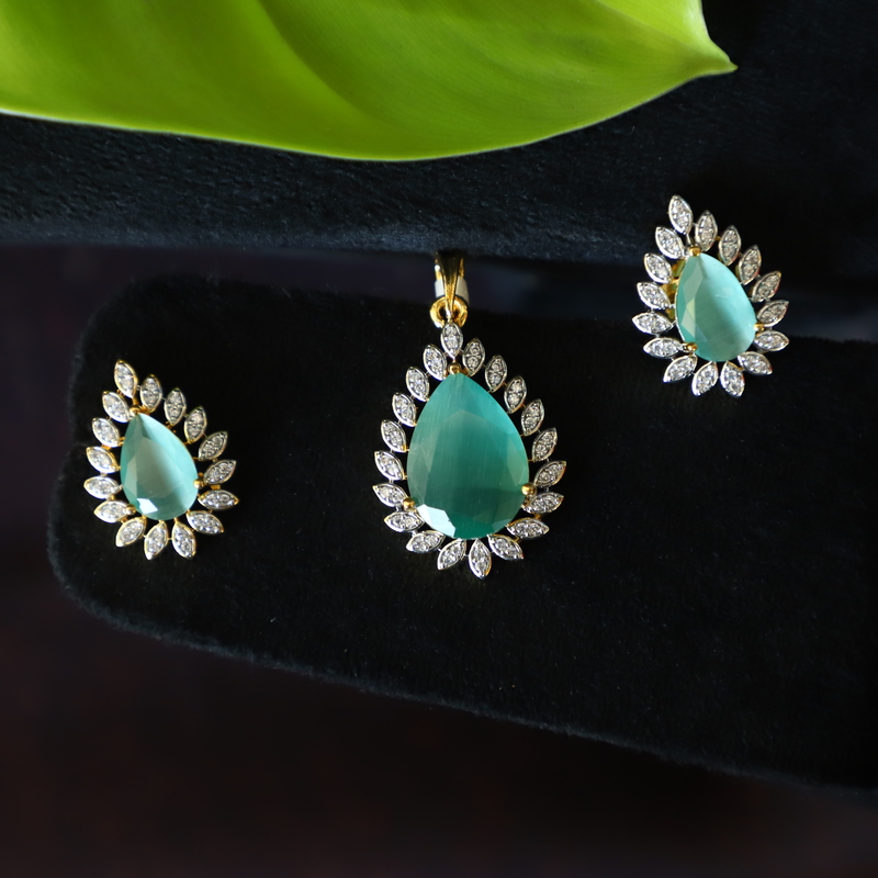 kopuram type diamond pendant earring set