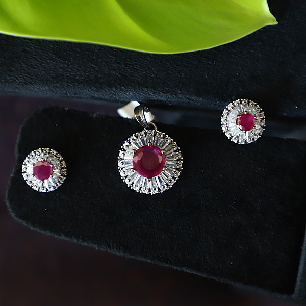 Rubi Victorian Pendant