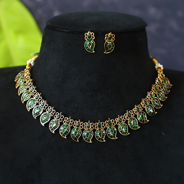 Elegant manga necklace and earrings set