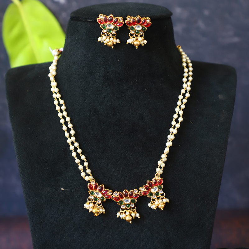 Unique flora design with stone nd pearl chain